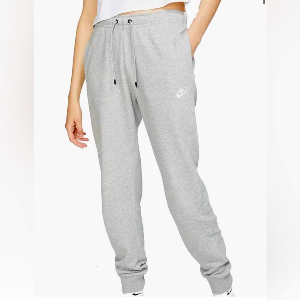 NIKE Essential sweatpants